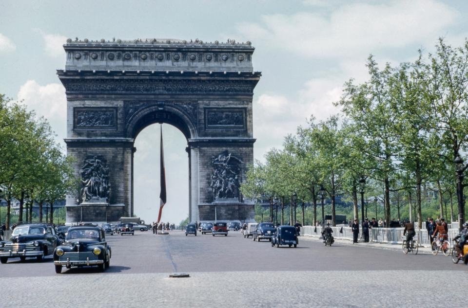 Arc De Triomphe Monument