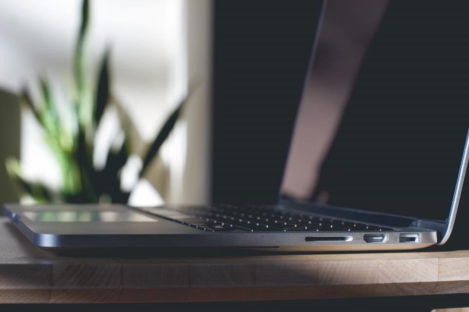 Laptop Apple