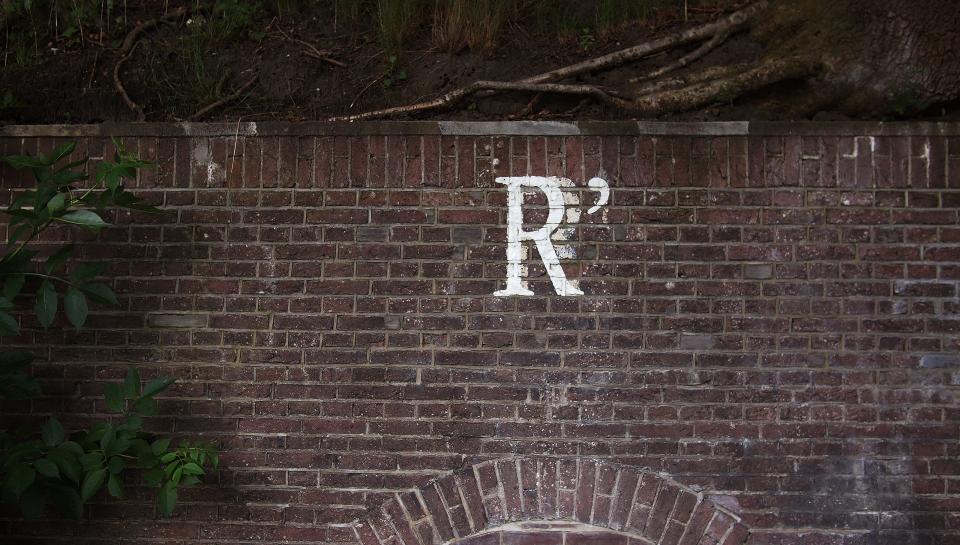 R Wall