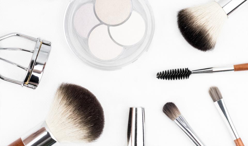 Brush Make Up