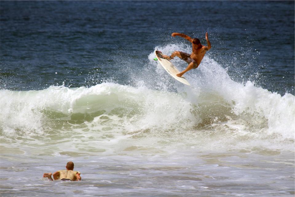 Surfing Surfer