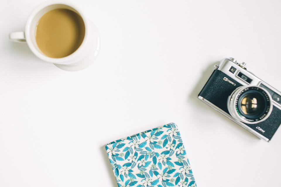 Flat Lay White