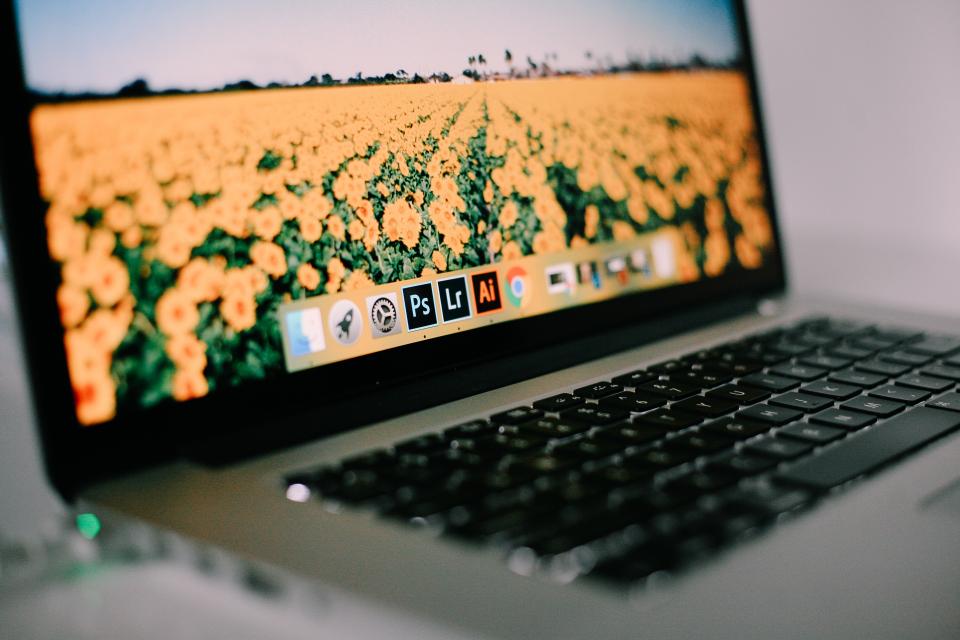 Laptop Apple