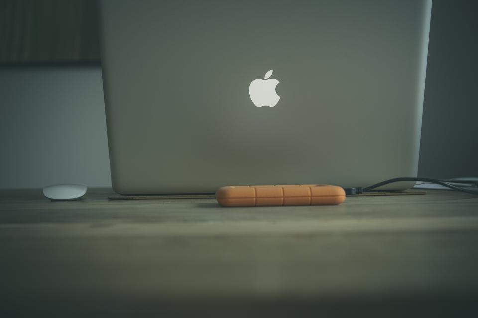 Laptop Apple