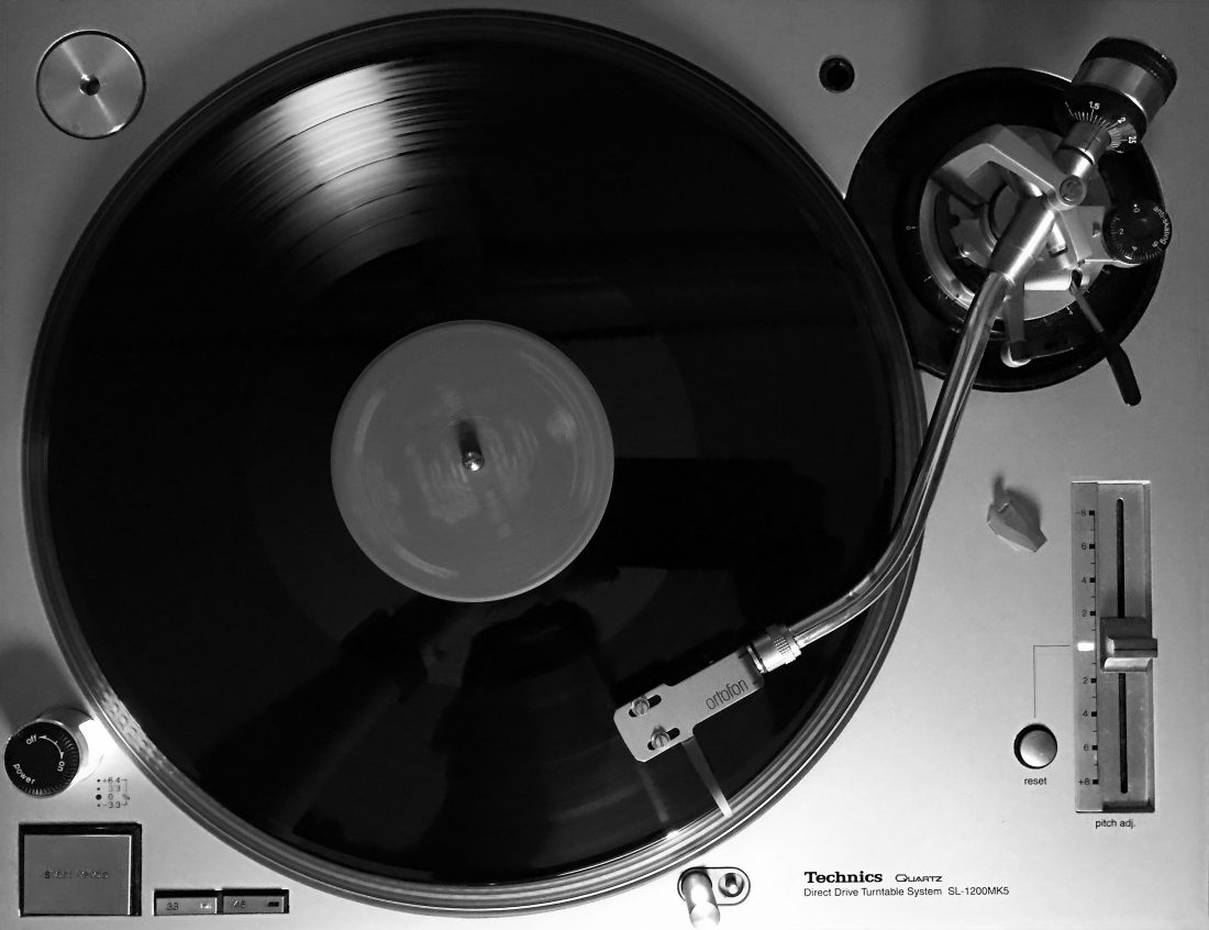 Black & White Turntable