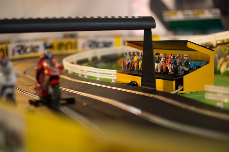 Miniature race track