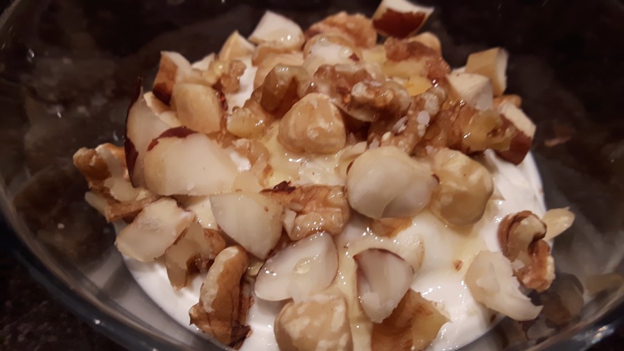 Quark with nuts and honey