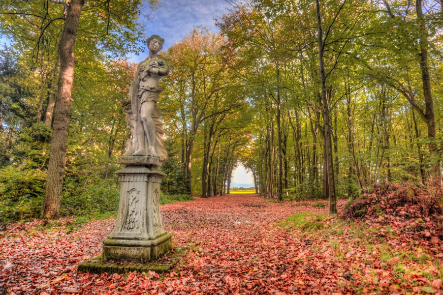 Statue at Freylemaborg