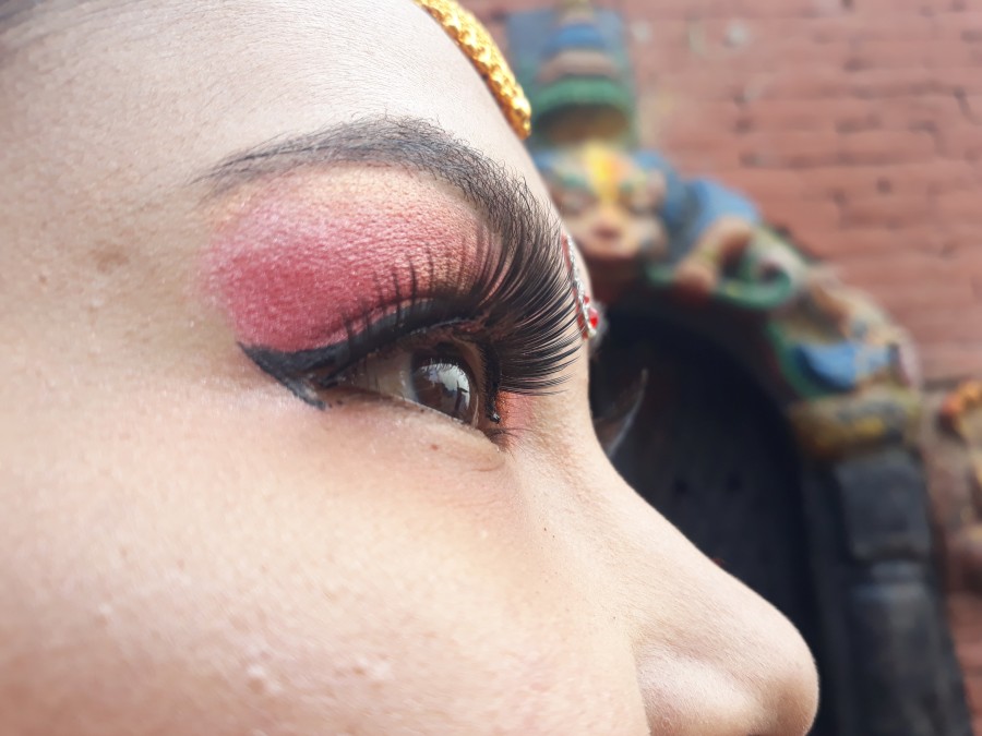 Eye: hopeful