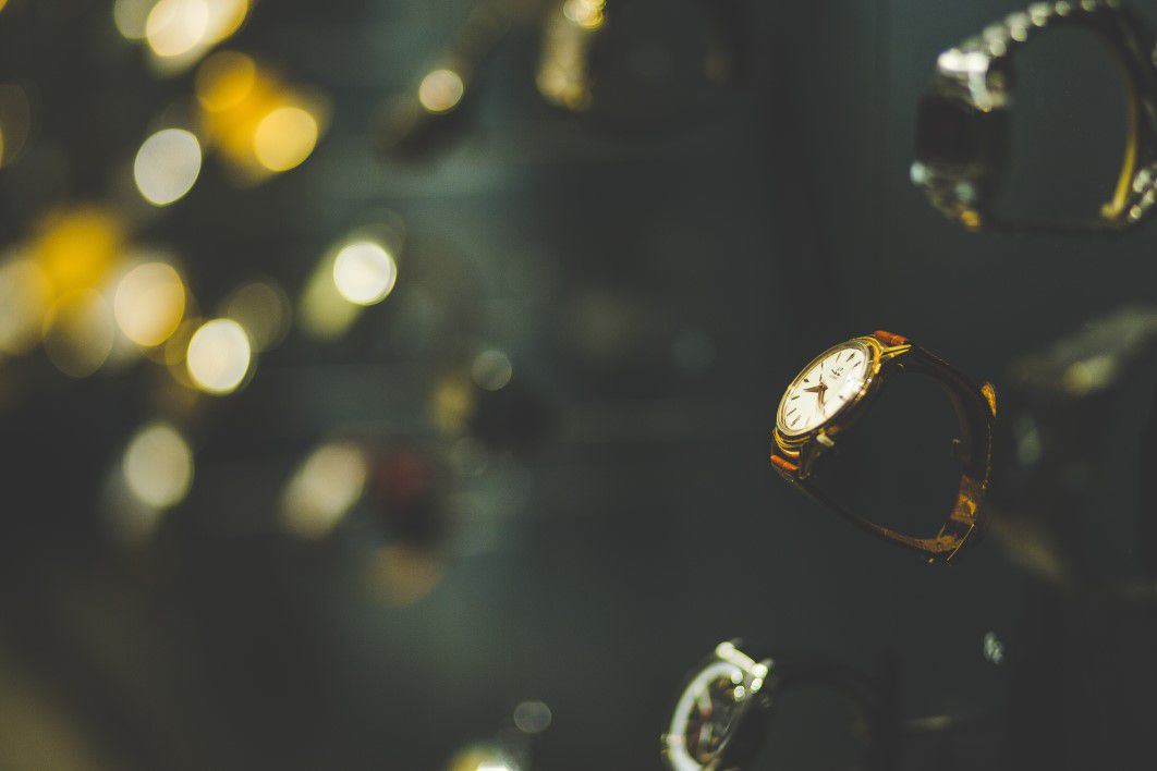 Gold Round Anaolg Watch