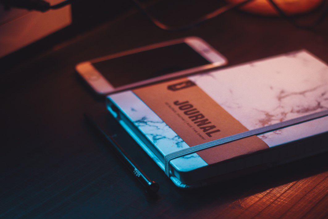 Journal iPhone Desk