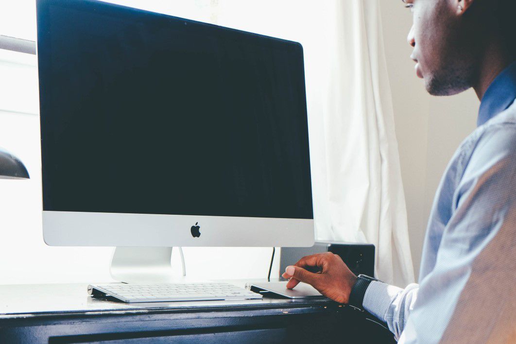 Man Mac Computer