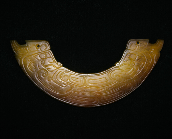 Arc-shaped pendant (huang)