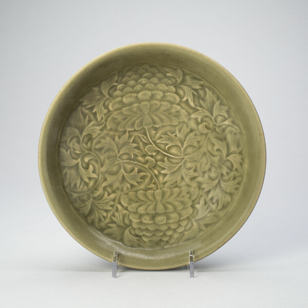 Dish with Peony Scroll
