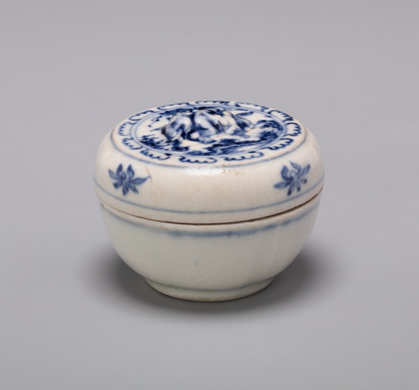 Miniature Covered Box with Knob